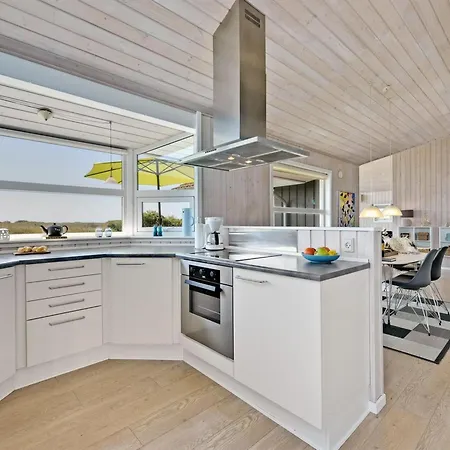 Chrisse - 550m From The Sea By Interhome