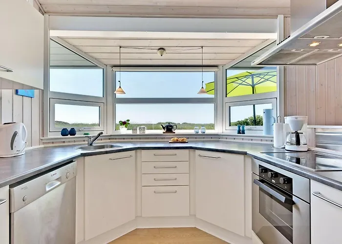 Chrisse - 550m From The Sea By Interhome Lakolk