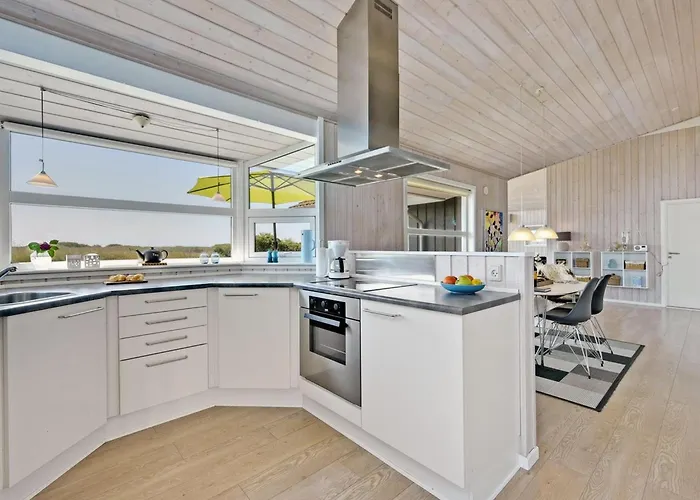 Chrisse - 550m From The Sea By Interhome