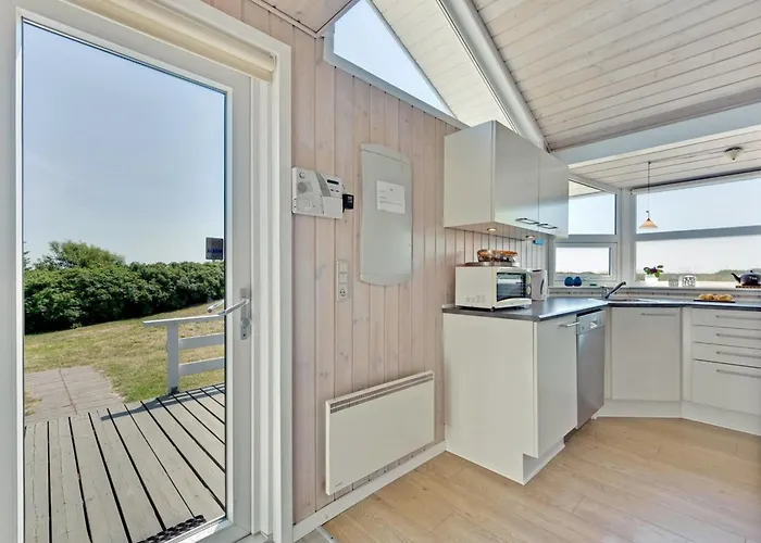 Chrisse - 550m From The Sea By Interhome Lakolk