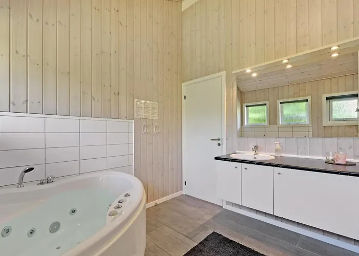 Holiday home Chrisse - 550m From The Sea By Interhome